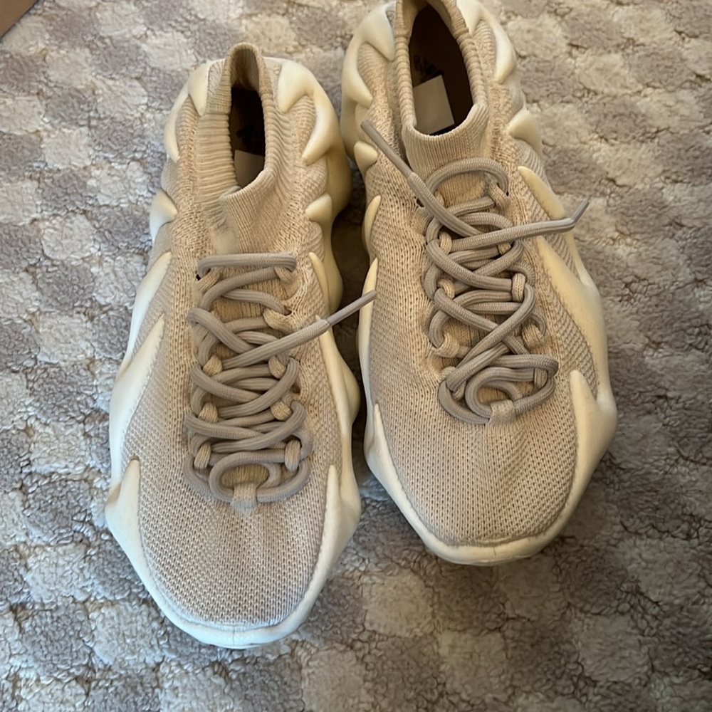 Yeezy - Picture 3 of 8